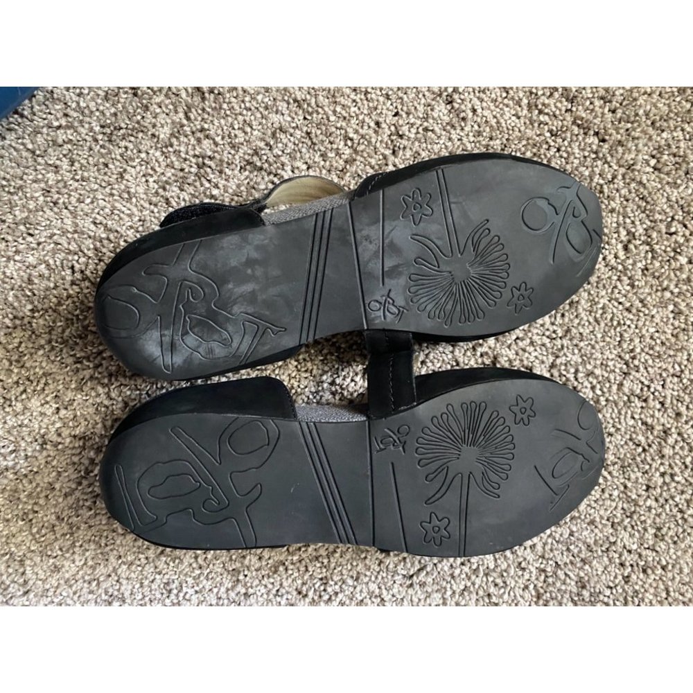 OTBT Black Flats - Picture 6 of 7